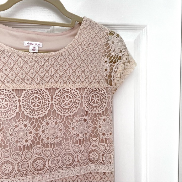 EUC cream color lace shift dress - Picture 2 of 4